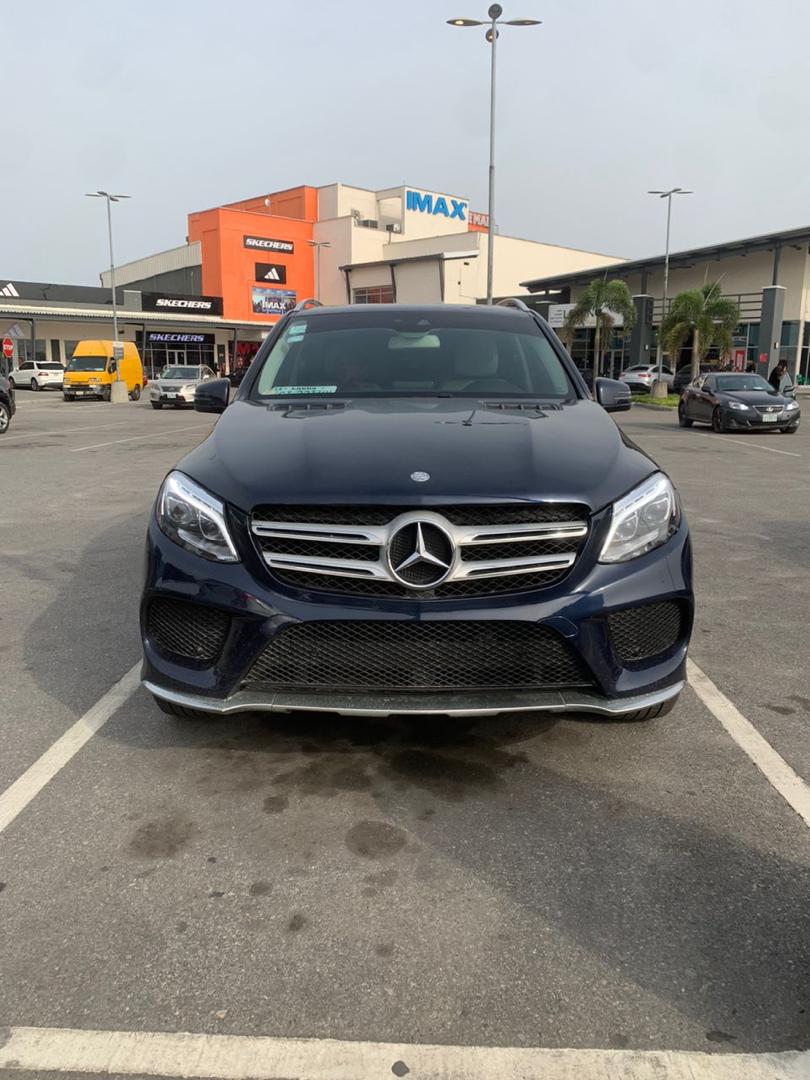 projson_tw's tweet image. GIVEAWAY ALERT! 🚨💰 Registered 2017 Mercedes Benz GLE for sale! 🚗💥 Price: ₦29M (negotiable) Settlement: ₦200K Location: Lekki #MercedesBenzGLE #2017Model #RegisteredVehicle #ForSale #Lekki #LuxuryRide