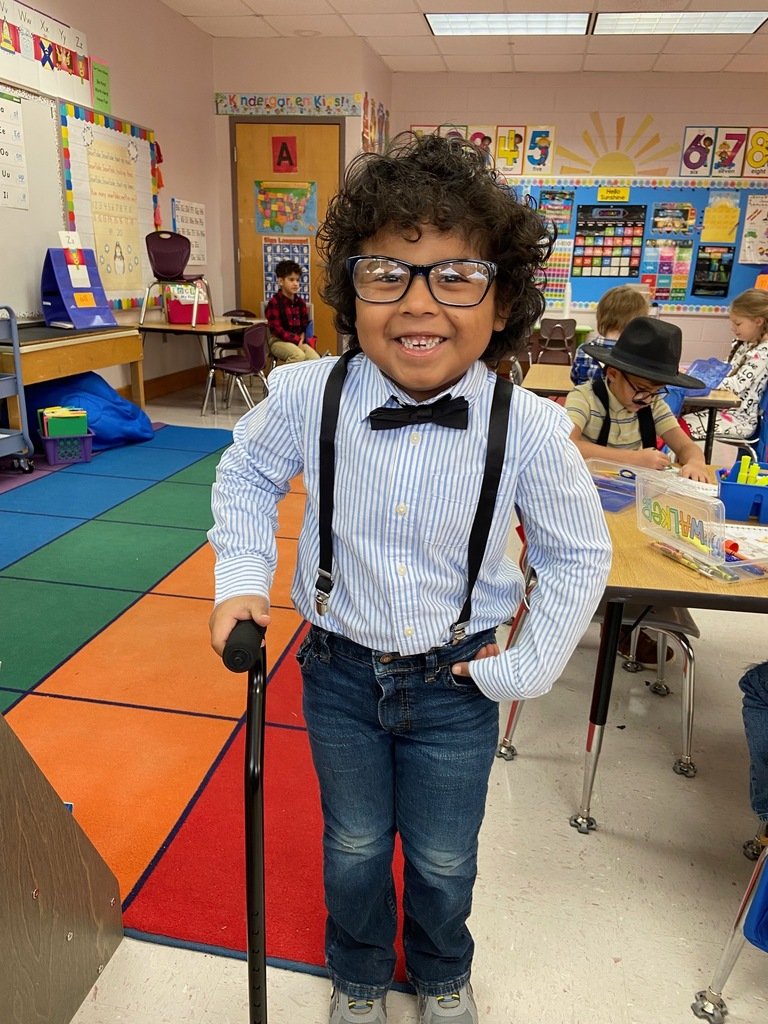 Fairviewelem17's tweet photo. We are having a great time celebrating the 100th Day of School  along with 100 years of Fairview School. https://t.co/PRrCAhcK50
