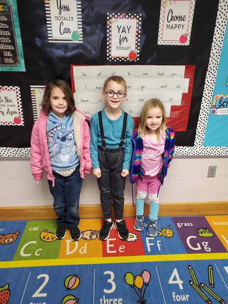 Fairviewelem17's tweet photo. We are having a great time celebrating the 100th Day of School  along with 100 years of Fairview School. https://t.co/PRrCAhcK50