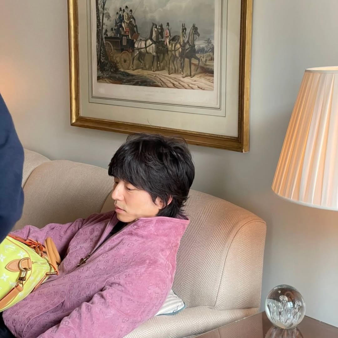 GoroSenchou's tweet photo. reyen sofa https://t.co/4jfhKfhHV7