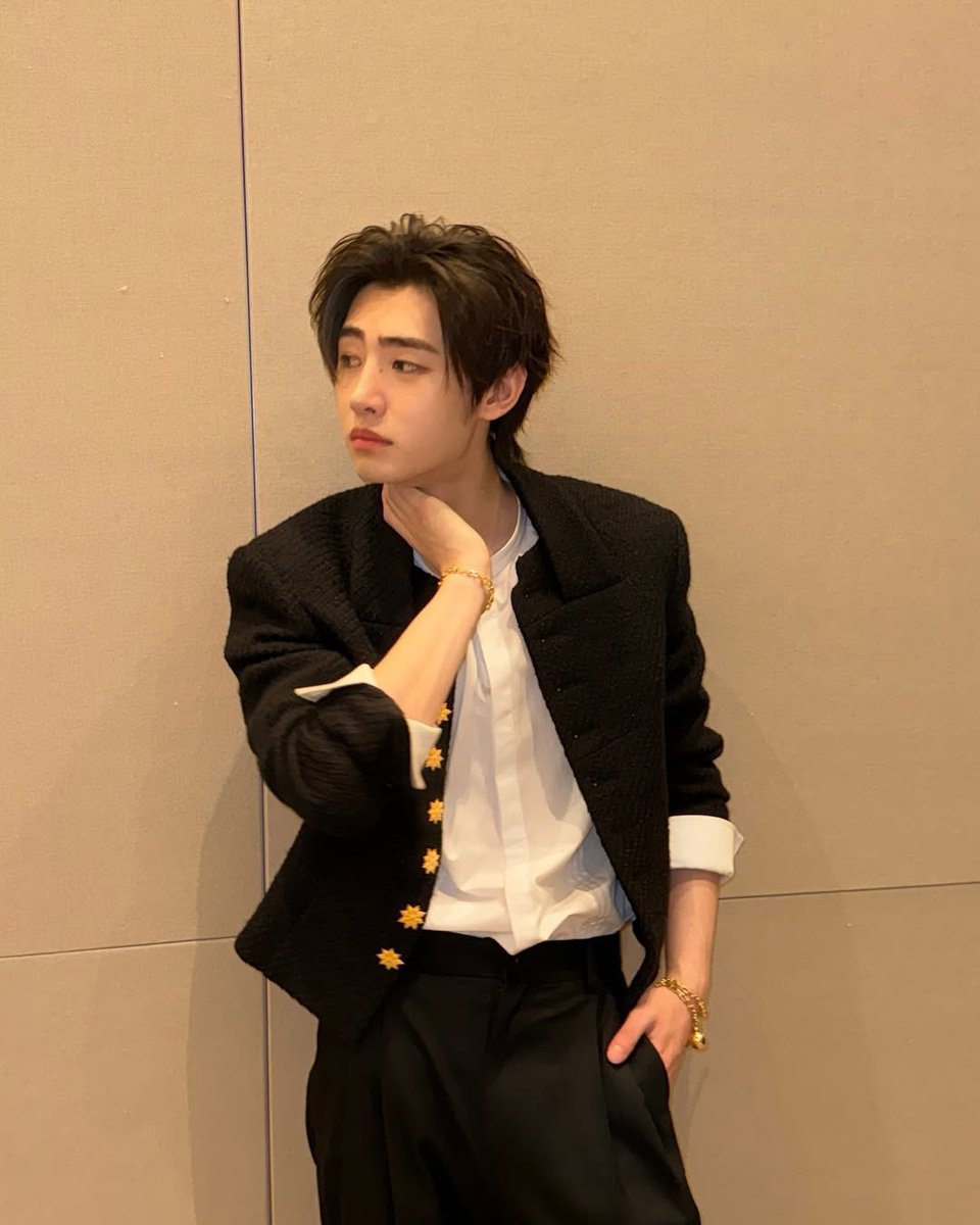 อันเปา หนวดแมว /•᷅•᷄\੭ tweet media