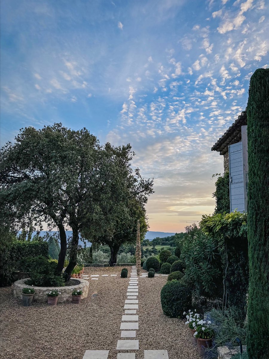 Rather exciting news - we are delighted to announce two new events taking place *before* we open for the season!

@SurreyArtSchool ‘Signs of Spring: Nature Journaling’ 
and
‘The Art of Garden Design’ with Anthony Paul. 

Find out more:

hannahpescharsculpture.com/events