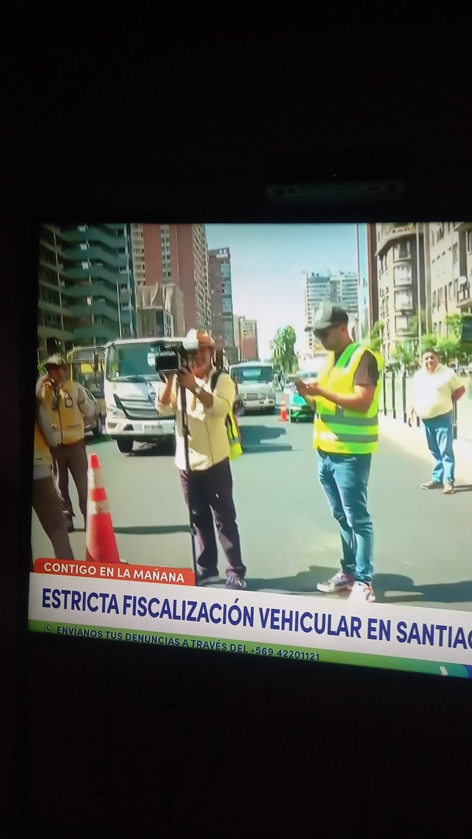 PabloCruzado69's tweet photo. @chilevision 
Puro show
El problema de las grúas es GRAVE
Alguien contrató ese servicio y no reviso si la empresa tenia todo al día con sus chóferes y camiones.
Y los animadores nada .
A eso se refería el chófer que les dijo ELEVEN EL NIVEL. https://t.co/XchVsmKEtk