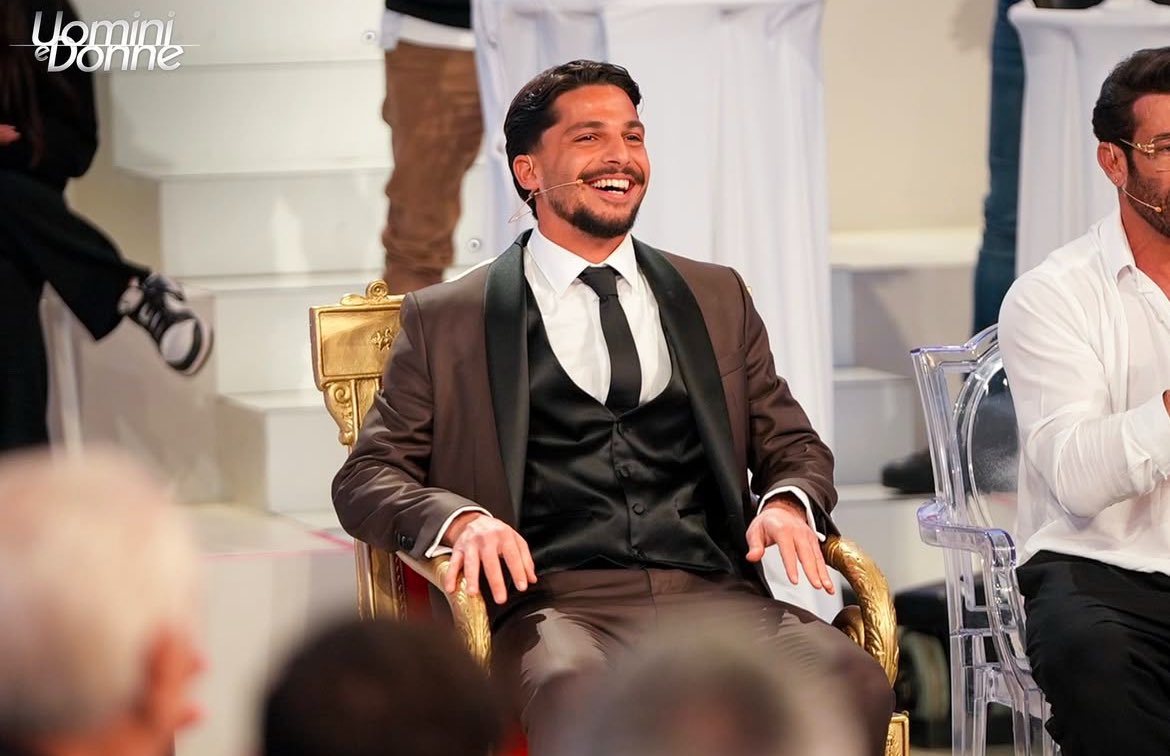 ColpadiChanel's tweet photo. 12 mila chiamate per #Gianmarco...
Mi sento di dire: NON UN TRONO, ma una monarchia 😄🤣🤣
#Steri è il lieto fine.
Assoluto devasto!
#coatters
#Martina
#Uominiedonne #ciruzzers https://t.co/efOP9E3OOV