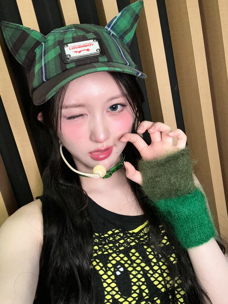 TimelineVideoX's tweet photo. ㅤ
𝄞⨾𓍢ִ໋ 레블하트 첫 1위🥹🥹 고마워여 다이브❤🔥 이 모든 건 다이브 덕분에 가능했어. 항상 곁에서 응원해주고 사랑해줘서 너무 고마워어어어어 ⊹ ࣪ ˖ 앞으로도 더 좋은 무대와 음악으로 보답할게! 진심으로 사랑해 ♥︎ ⊹ ུ 𝅄
#IVE55thWin #RebelHeart1stWin
ㅤ https://t.co/BKpOJnjKN3
