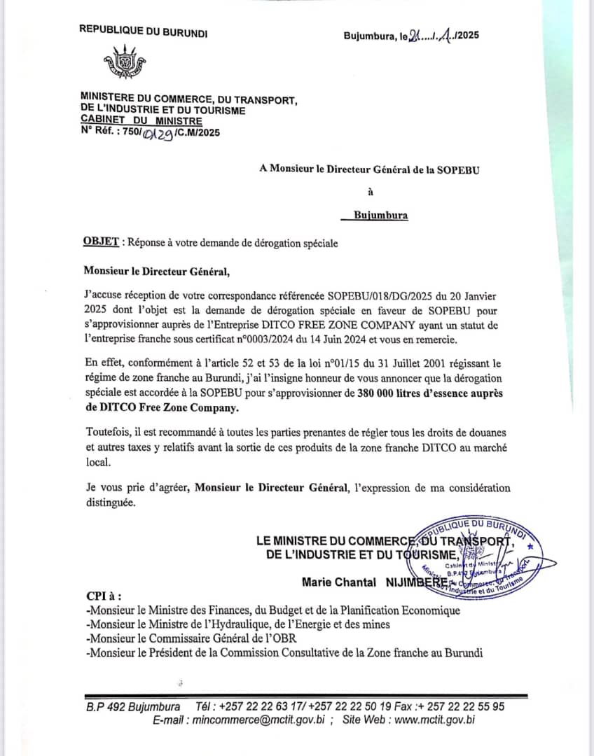 Ikiriho's tweet photo. 🇧🇮#Burundi #Essence⛽
🔴380.000 litre au profit de la @sopebu : une bouffée d'oxygène!
La société pétrolière du Burundi reçoit une dérogation spéciale émanant du @MinCommerce de s’approvisionner de 380.000 litres d’essence auprès de #Ditco Free zone Company, ayant statut de l'entreprise franche.
"Les droits de douanes et autres taxes y relatives doivent être réglés avant la sortie de ces produits de la zone franche DITCO au marché local", insiste le ministre @NIJIMBEREMarie1 dans sa correspondance du 21 janvier 2025.
Signalons que très récemment, #DITCO a eu maille à partir avec le parquet général de la République pour vente illicite du carburant. Deux de ses employés ont été écroués à #Mpimba.