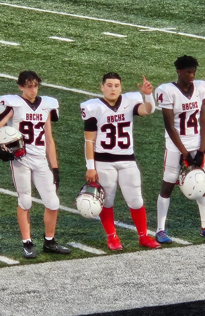 MichaelSmi30935's tweet photo. I was truly blessed this season to play 7A football in the state of Illinois. This season i was captain for the freshman, starting MLB and FB.
For the Jv starting LB, and to play varsity in  the playoffs. I can't wait for my sophomore season. Truly a blessing. C/O 2028 3.1 GPA https://t.co/ayZdl7VGQ9