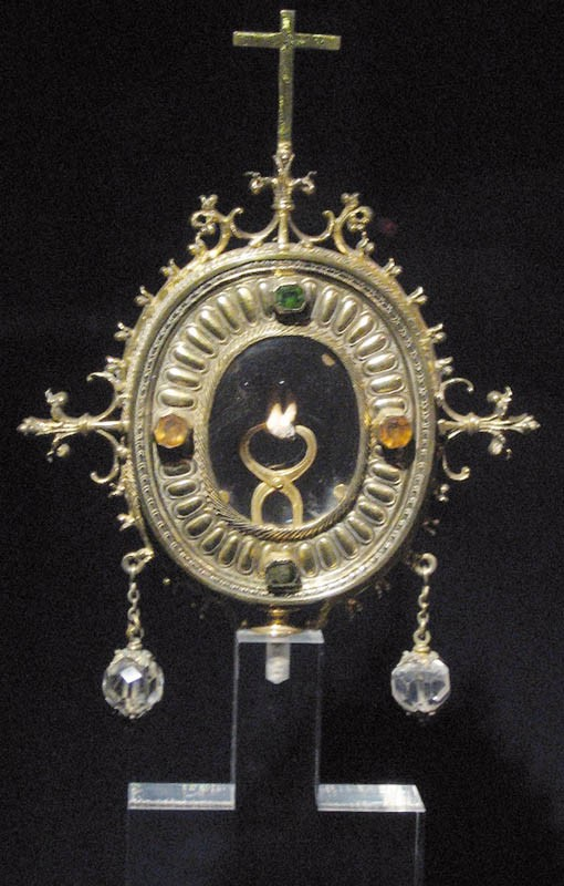 Juliogarciacuba's tweet photo. ‼HORRORES CATÓLICOS‼

Uno de los mayores embustes Romanos es la "veneración de reliquias".

Algunas reliquias son tan absurdas como:

El diente de Santa Apolonia
La Sangre de San Genaro
El Cuerpo incorrupto de Santa Catalina
La Santa Casa de Loreto de la Virgen María
El Bastón de San José
Los 30 denarios de Judas Iscariote
El velo de la Virgen y la túnica de San José

En fin estas son solo algunas, pero la lista de reliquias es tan interminable como probablemente fraudulenta.
👇