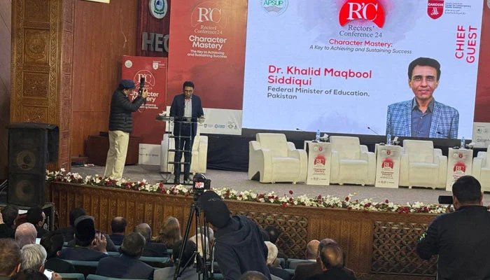 salmasiddiqui25's tweet photo. کردار تعلیمی اسناد سے زیادہ ضروری ہے @Conv_KMS
طلبہ کو تعلیم اور ٹیکنالوجی کے زیور سے آراستہ کرنے کے ساتھ ان کی کردار سازی بھی ضروری ہے💐 #MQMPakistan
#MQMPKOfficial
#DrKhalidMaqboolSiddiqui
#MinistryOfScienceAndTechnology https://t.co/dO1mKizT5K