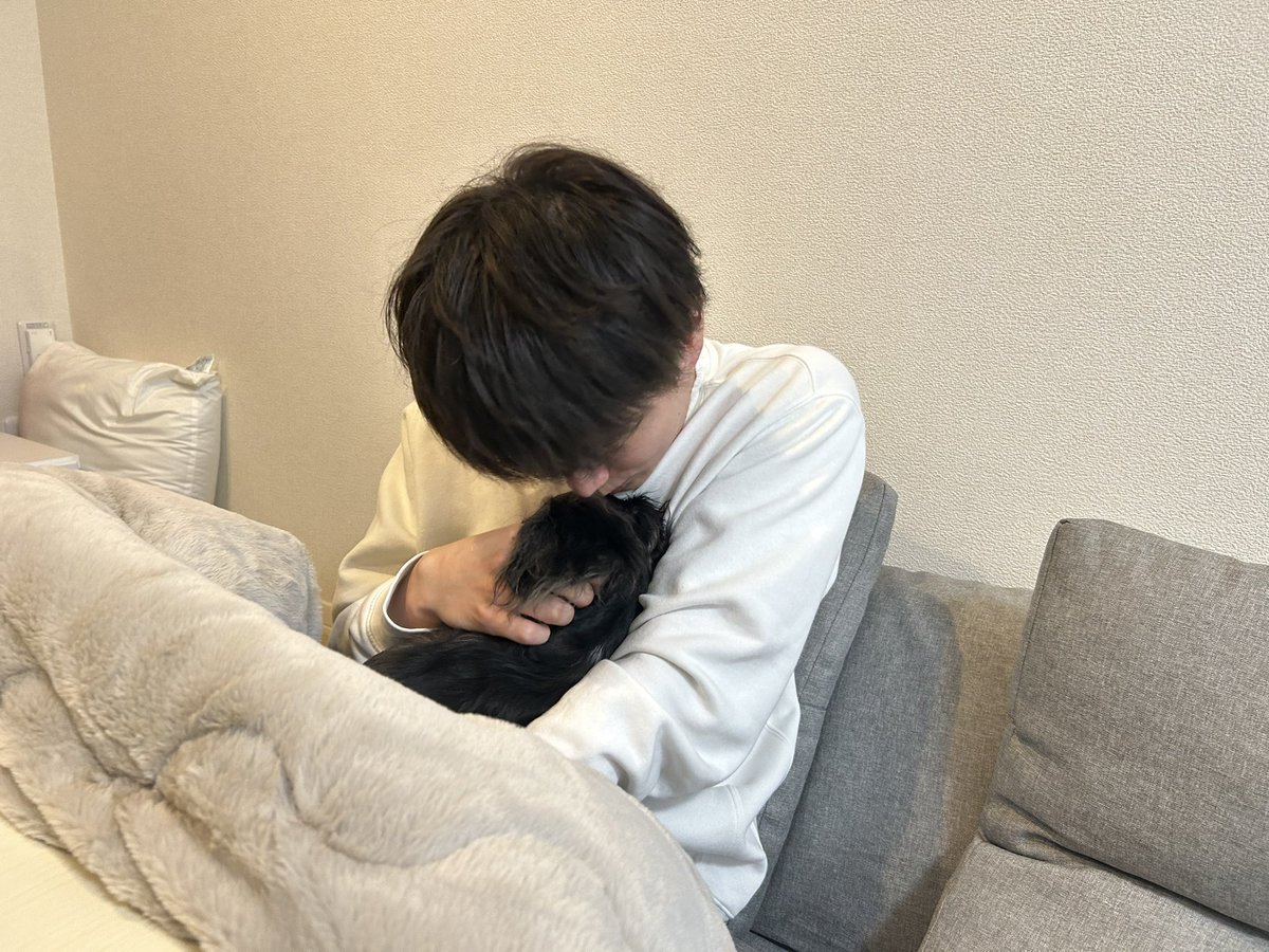 kt7mn's tweet photo. ［休日］

朝は茶屋町の橋本大先輩とアチアチなMTG。毎月お世話になっています🔥

昼は川原Tの家にお邪魔し、もちちゃんと戯れサウナに行き最後はお寿司。
運転ありがとう✨

いつもより行動力高く、贅沢な休日を過ごしました。

 #犬の頭はいい匂い
 #たくさん吸い取った https://t.co/3WLQus5oIf
