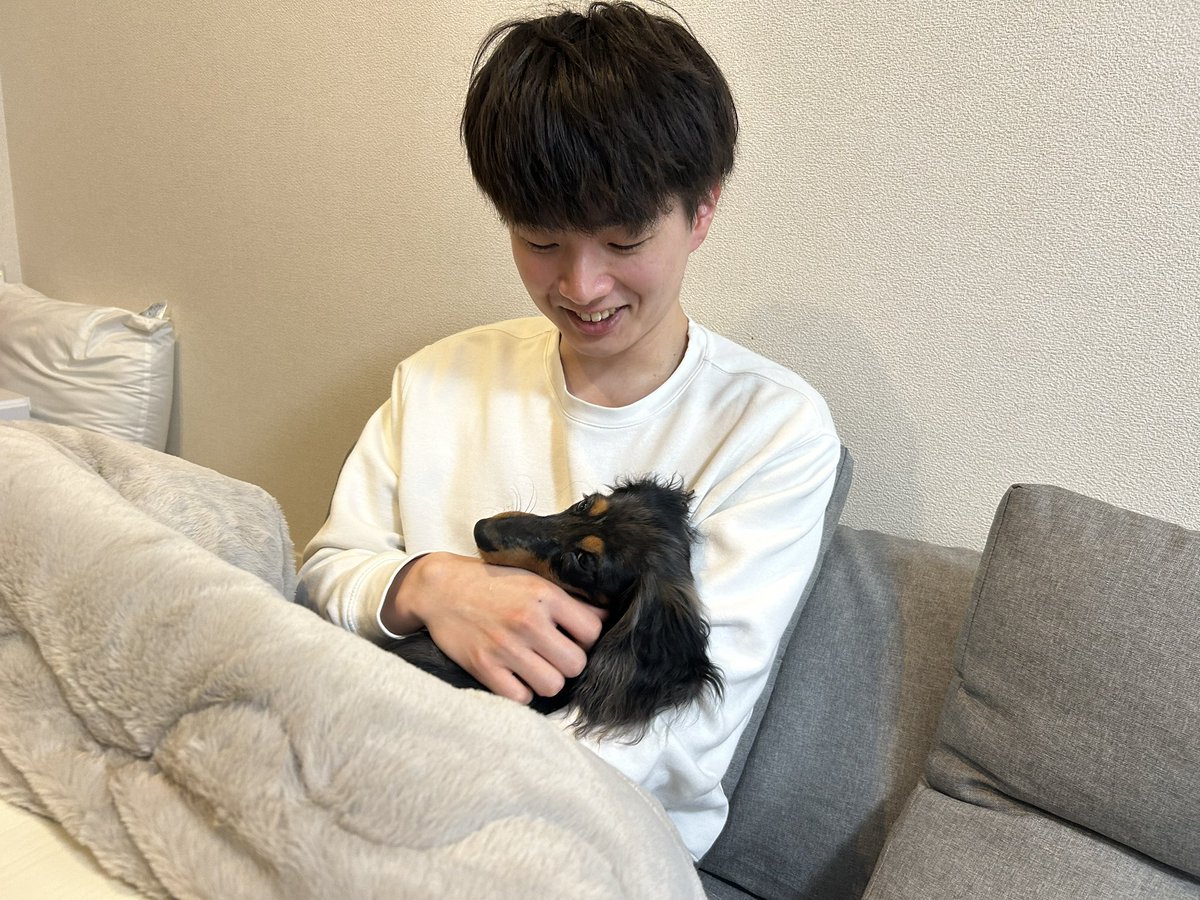 kt7mn's tweet photo. ［休日］

朝は茶屋町の橋本大先輩とアチアチなMTG。毎月お世話になっています🔥

昼は川原Tの家にお邪魔し、もちちゃんと戯れサウナに行き最後はお寿司。
運転ありがとう✨

いつもより行動力高く、贅沢な休日を過ごしました。

 #犬の頭はいい匂い
 #たくさん吸い取った https://t.co/3WLQus5oIf