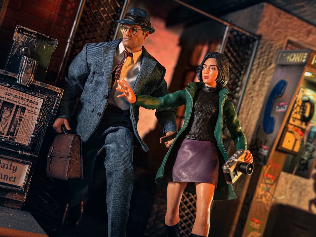 toyetic40s's tweet photo. “Hold back Smallville! This could be dangerous…”  

#ProtectorOfMetropolis #MuffToys #LoisLane #MaryJane #Silk #Kitbash #MarvelLegends #Hasbro #Superman #ToyzMetaverse #GrimeSitty #PhoneBooth #ACTIONFIGURES #ActionFigurePhotography #ToyPhotography 

@Superman https://t.co/plKqd9JXlF