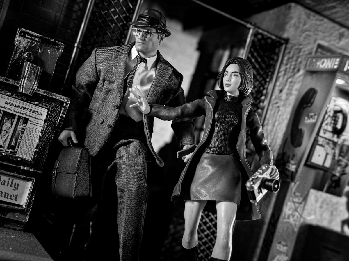 toyetic40s's tweet photo. “Hold back Smallville! This could be dangerous…”  

#ProtectorOfMetropolis #MuffToys #LoisLane #MaryJane #Silk #Kitbash #MarvelLegends #Hasbro #Superman #ToyzMetaverse #GrimeSitty #PhoneBooth #ACTIONFIGURES #ActionFigurePhotography #ToyPhotography 

@Superman https://t.co/plKqd9JXlF