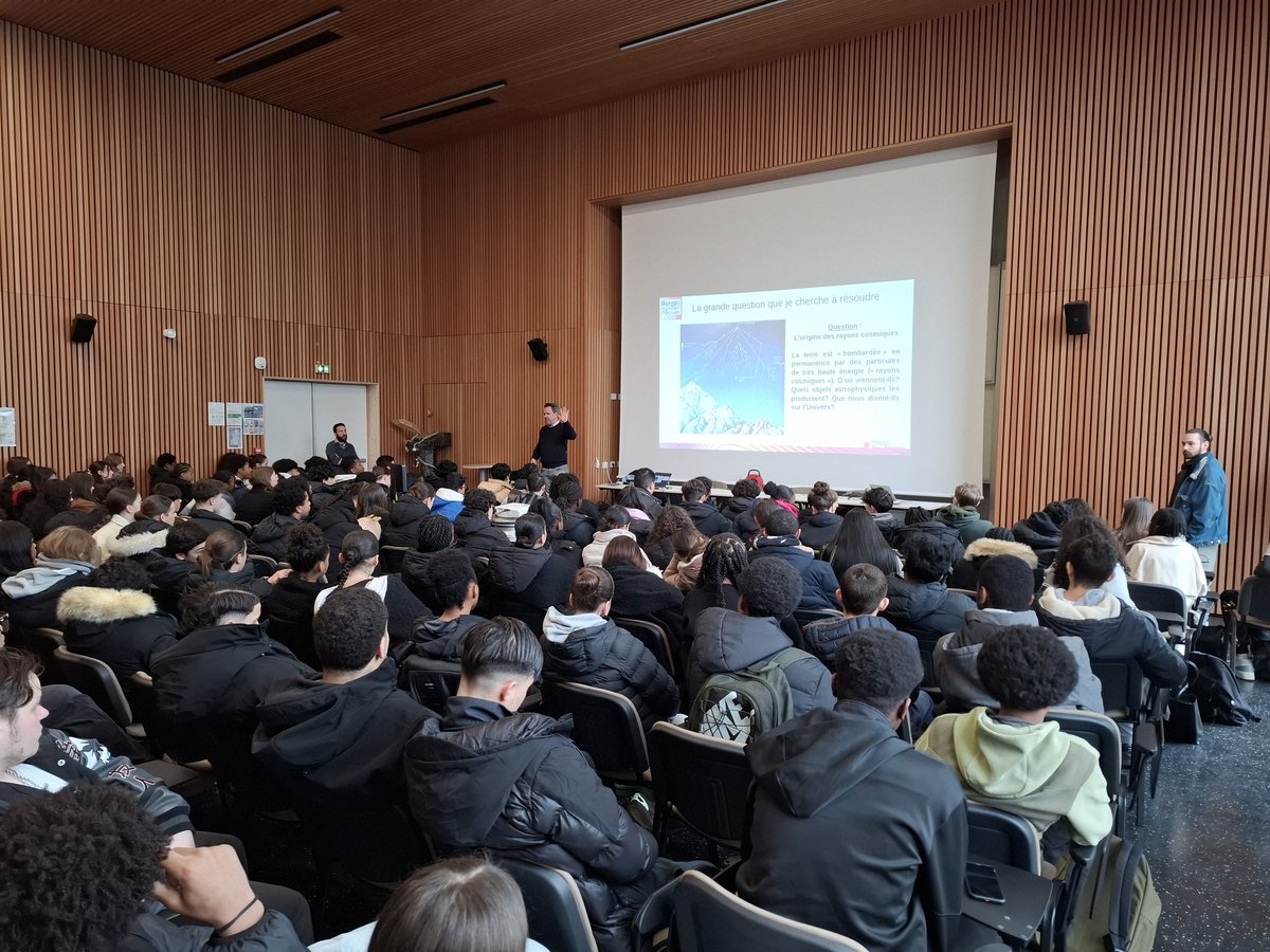 Aujourd'hui au lycée Cugnot de Neuilly sur Marne se tient le dispositif "Parole de chercheurs" avec la présence exceptionnelle de M. De Naurois (responsable de recherche au CNRS) pour une présentation des "rayons gamma" à destination de nos élèves de 2nd ! Bravo à tous