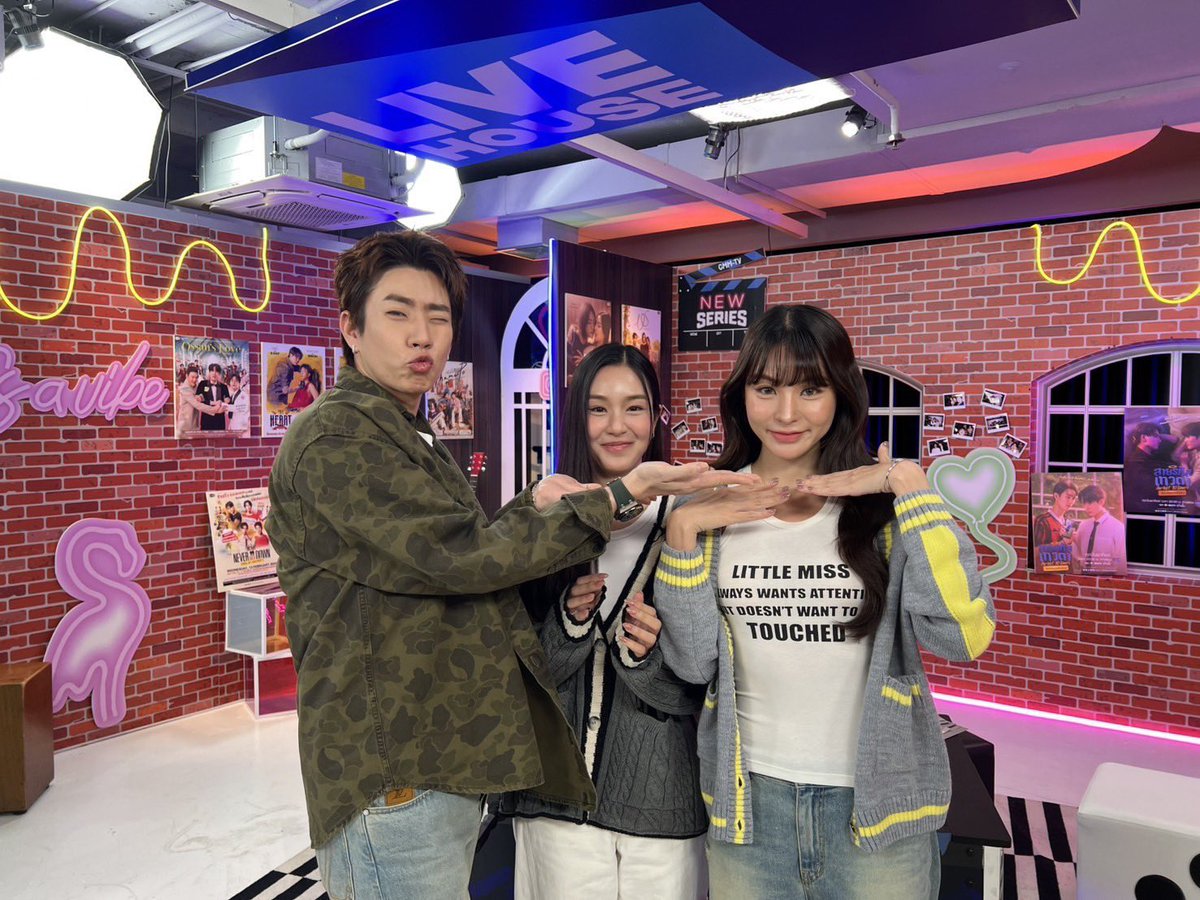 parnpeetstation's tweet photo. รอเจอเจ้าป่านแล้วว 🤗

🔴 #GMMTVLiveHouse 
⤾·˚ ༘ ◡̈ #parnpeet @parnpeet https://t.co/Mn2xITn1A9