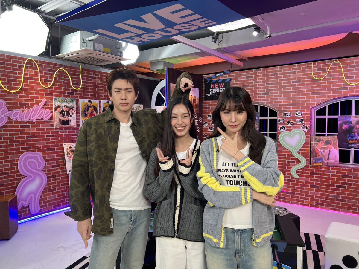 parnpeetstation's tweet photo. รอเจอเจ้าป่านแล้วว 🤗

🔴 #GMMTVLiveHouse 
⤾·˚ ༘ ◡̈ #parnpeet @parnpeet https://t.co/Mn2xITn1A9
