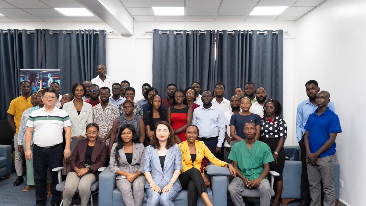 TiastGroupGH's tweet photo. On January 20th, 2025, our management team proudly presented awards to our outstanding staff members who have demonstrated exceptional dedication, hard work, and commitment to excellence.

#EssenceMedicalLab #StaffRecognition #ManagementAwards https://t.co/rOWEwDt4tC