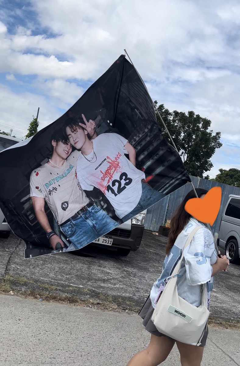 simpjywh's tweet photo. about to spread the gyuboo agenda in SG!!! 

find this gyuboo tapestry around the stadium for #SEVENTEEN_RIGHT_HERE_IN_SINGAPORE on both 01/25 and 01/26 show dates! come say hi~ I have official photocards and snacks to give as freebies~ 💌 

See you soon, gyuboo truthers!!! 🤍 https://t.co/WJ3bOBX7MI