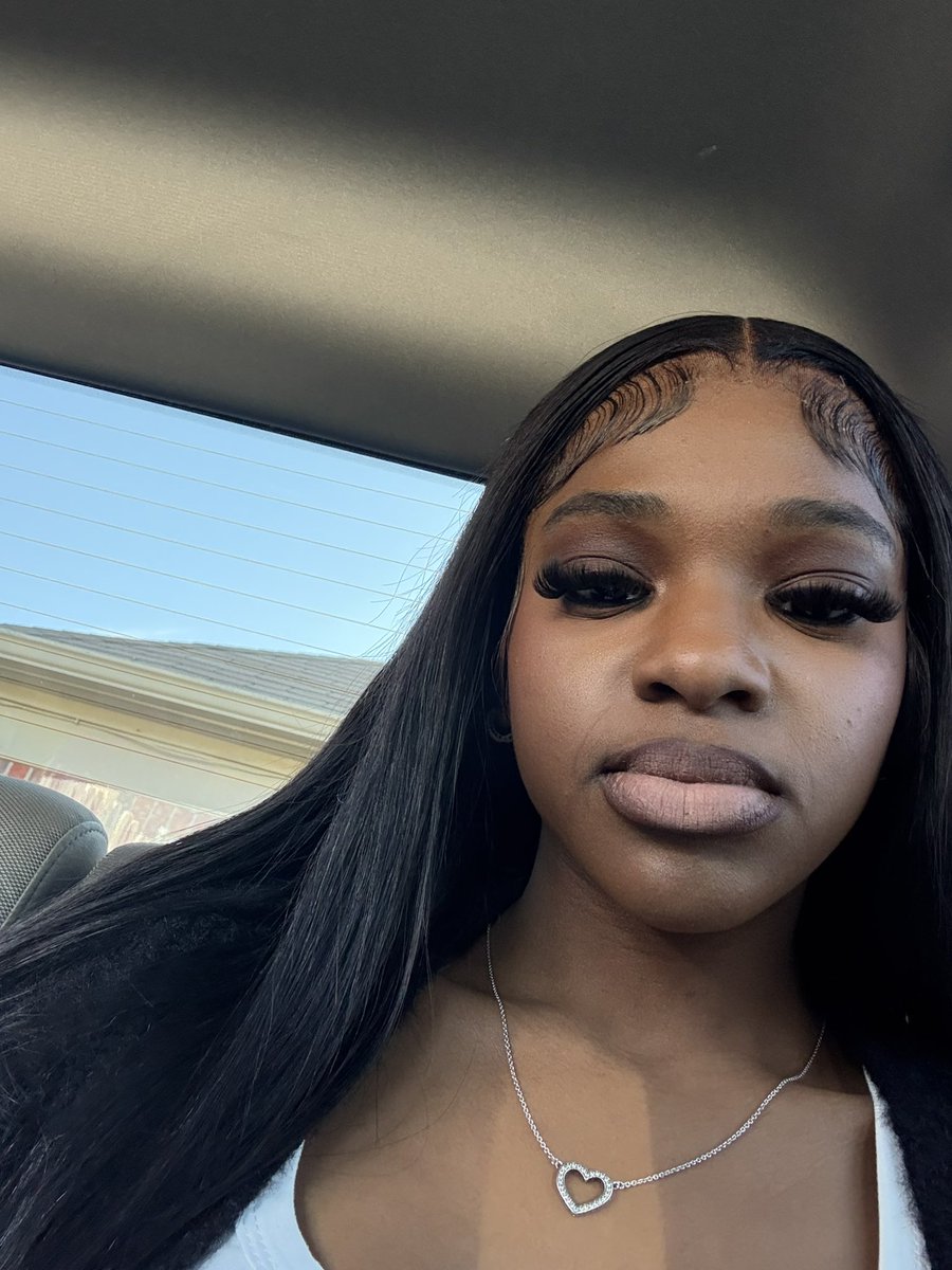 imeunaaa's tweet photo. my li ass finna graduate yall https://t.co/g9a37EnTyt