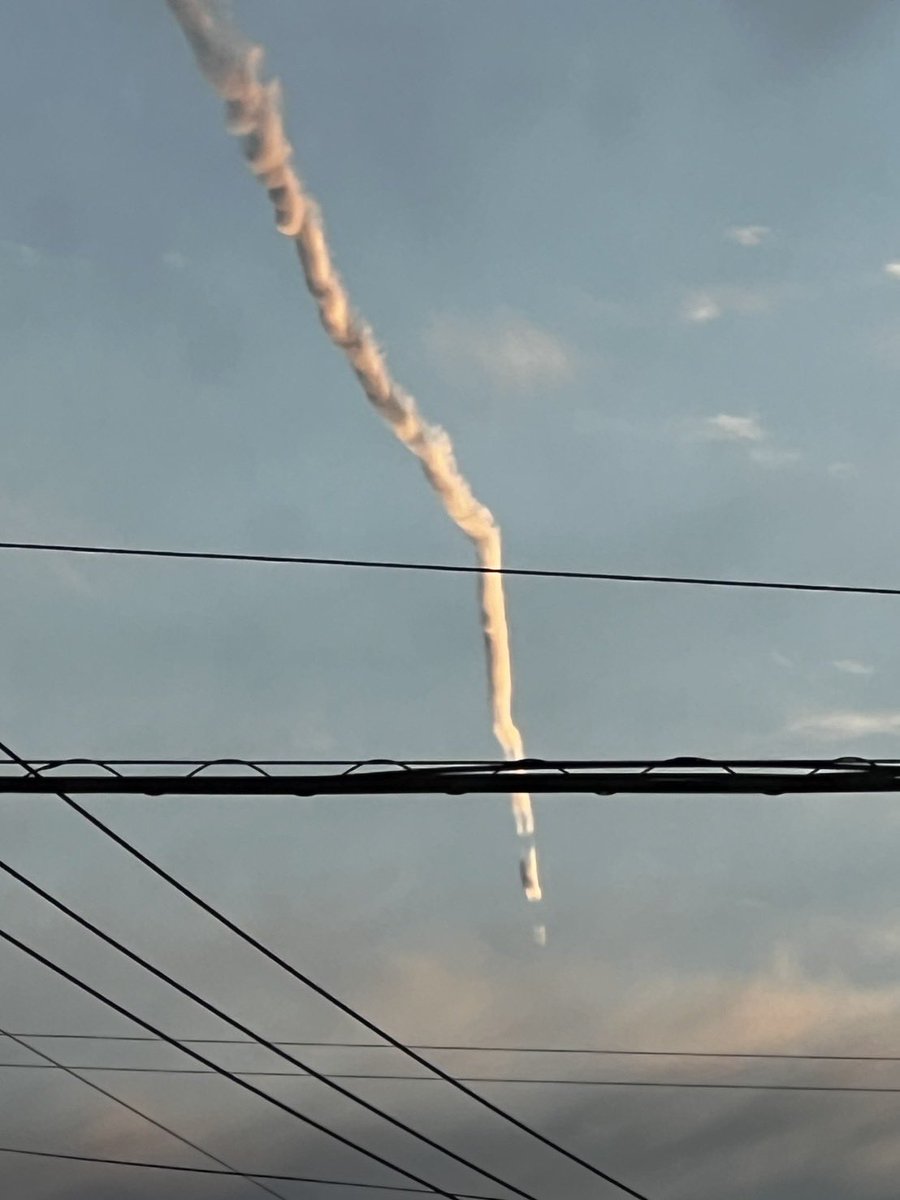これはもしかして…
#隕石
#UFO
#バーソロミューくま
#苫小牧
#空
#何ですか