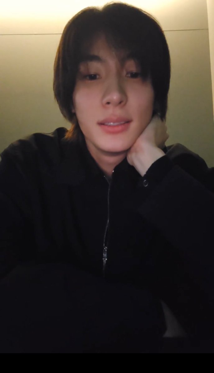 anton_riize_94's tweet photo. 250123 アントン ウィバラ
最近ソヒヒョンとchill guyのミームにハマってる。
→chill guyはSNS上で困難な問題などを共有し、最後に「…でも大丈夫、私はチルってる(落ち着いてる)から」というポジティブなフレーズとチルガイのミームで投稿を締めくくるという使い方をする。
早速上げてるソヒたん😂 https://t.co/KYX3AN6z4f