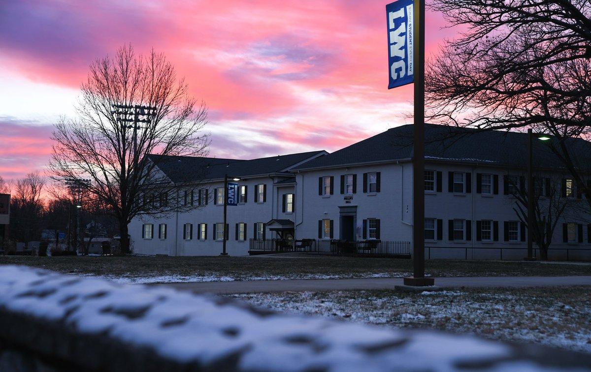 POV: You take an evening stroll on our beautiful campus 💙📸