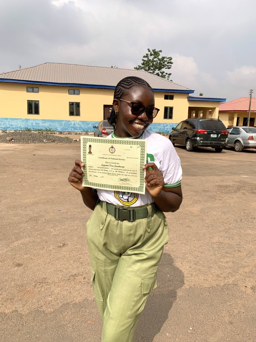DotaofPaulinah's tweet photo. Now this is what a Senior Nursing Officer looks like.💫🔥 https://t.co/zhQ1tw39mK