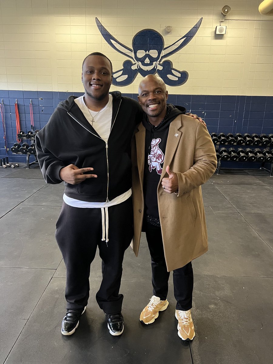 Great meeting @Holmonwiggins from @aggiefootball as he stopped by Rasberry Ln on yesterday. Looking forward to getting to campus soon and learning more about the program and meeting the rest of the staff. 
@recruithhs_6801 @johnsimon31 <a href="/coachkel318/">Kelvin Sims</a>