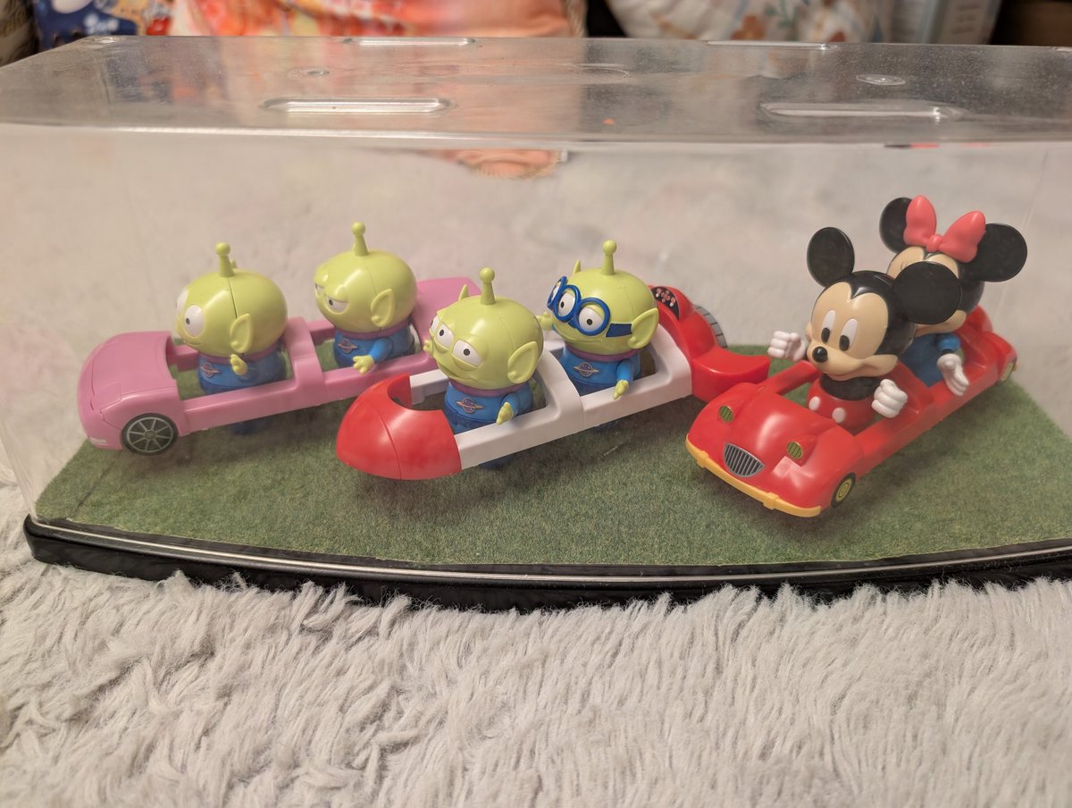 楽プラは最近ディズニーキャラも出してて、トコトコは完成後も坂道をトコトコ歩くので面白いです☺️
嫁がハマってて頑張って作って集めてる