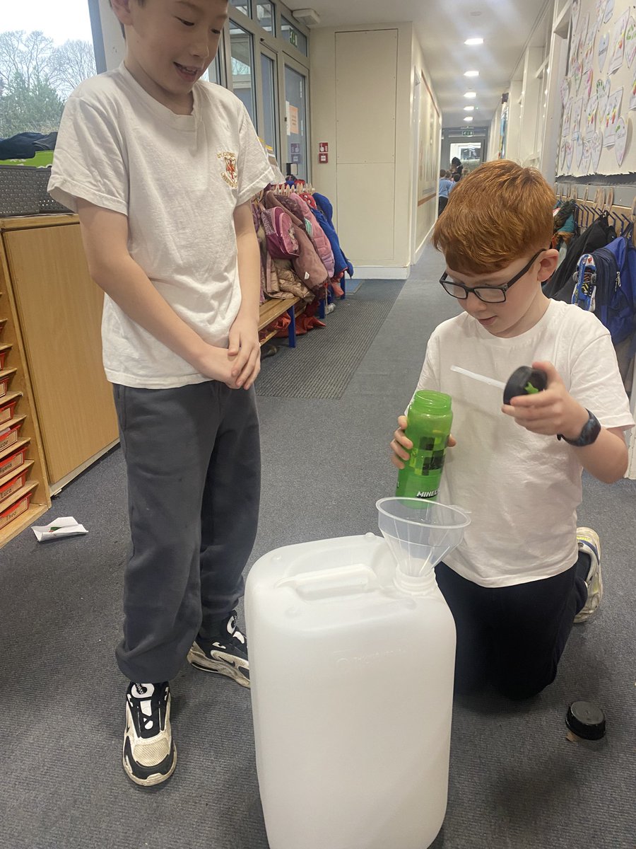 StCuthsCLS's tweet photo. 💦Water warriors! 💦 Our @ClimateFrSchs climate action group are helping our new volunteers to collect any waste water for our plants and for EYFS! Brilliant effort! #article27 #savewater #climatefriendly 🌎🌏 https://t.co/KwRdL5kaKM