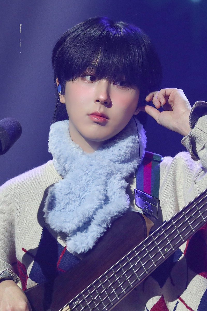 .   /\_/\
  /   • - • \   ✮ ⋆ ˚｡𖦹 ⋆｡°✩ ˚｡ 🎉
/ づ 🎂 づ  𝗛𝗔𝗣𝗣𝗬 𝗚𝗜𝗨𝗞 𝗗𝗔𝗬

막냉이 기욱아 생일축하해💙
#Xybernetics_Giuk_Day
#고요한_푸름과_바다윤슬도_축복하는_기욱이생일
