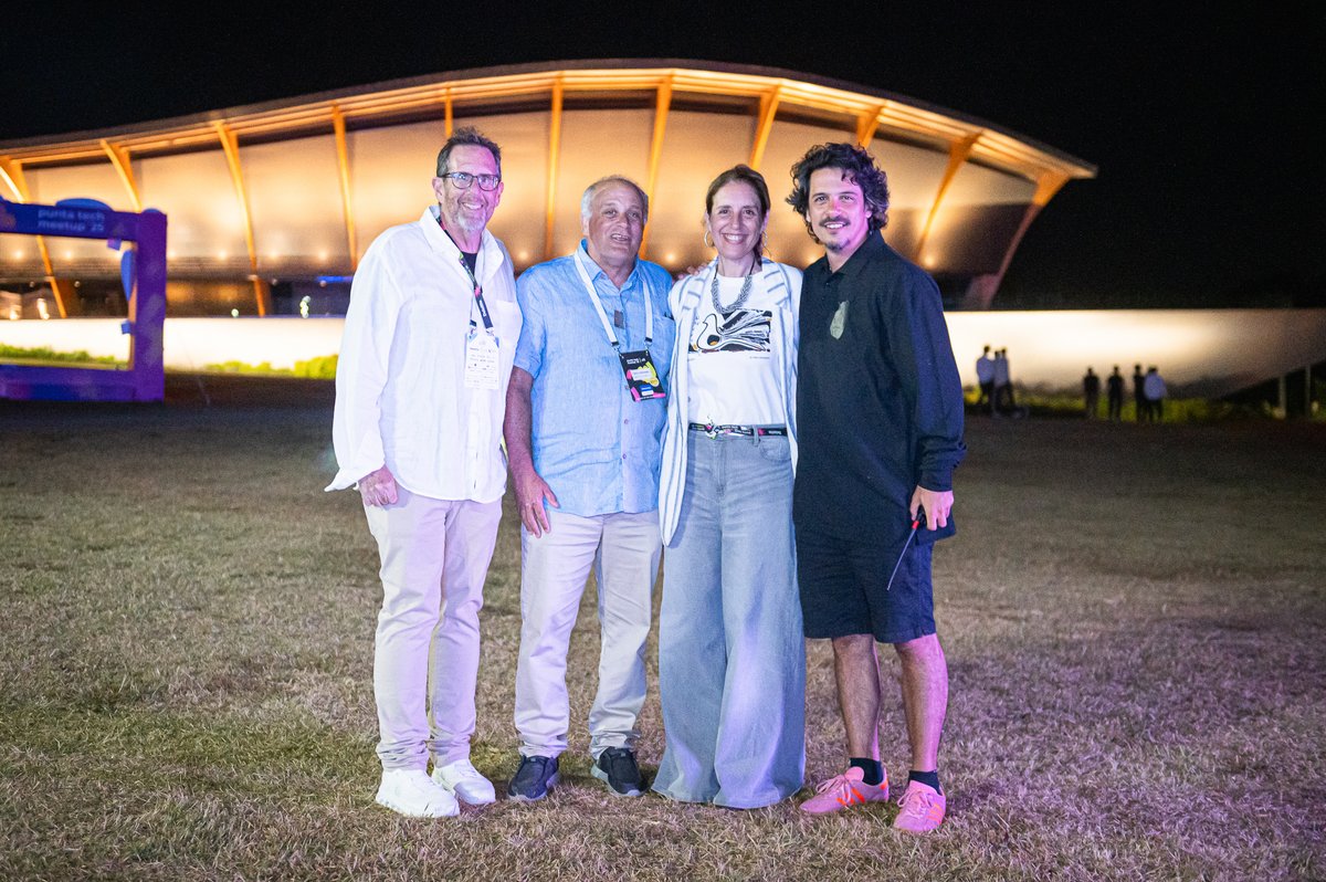 dLocalPayments's tweet photo. Last week, we proudly sponsored the annual #PuntaTechMeetup, the premier networking event in LATAM. Our team had the chance to connect with innovators and share our exciting vision for revolutionizing cross-border payments in emerging markets. 🚀
#OnedLocal #EmergingMarkets https://t.co/Mx2EnctNVX