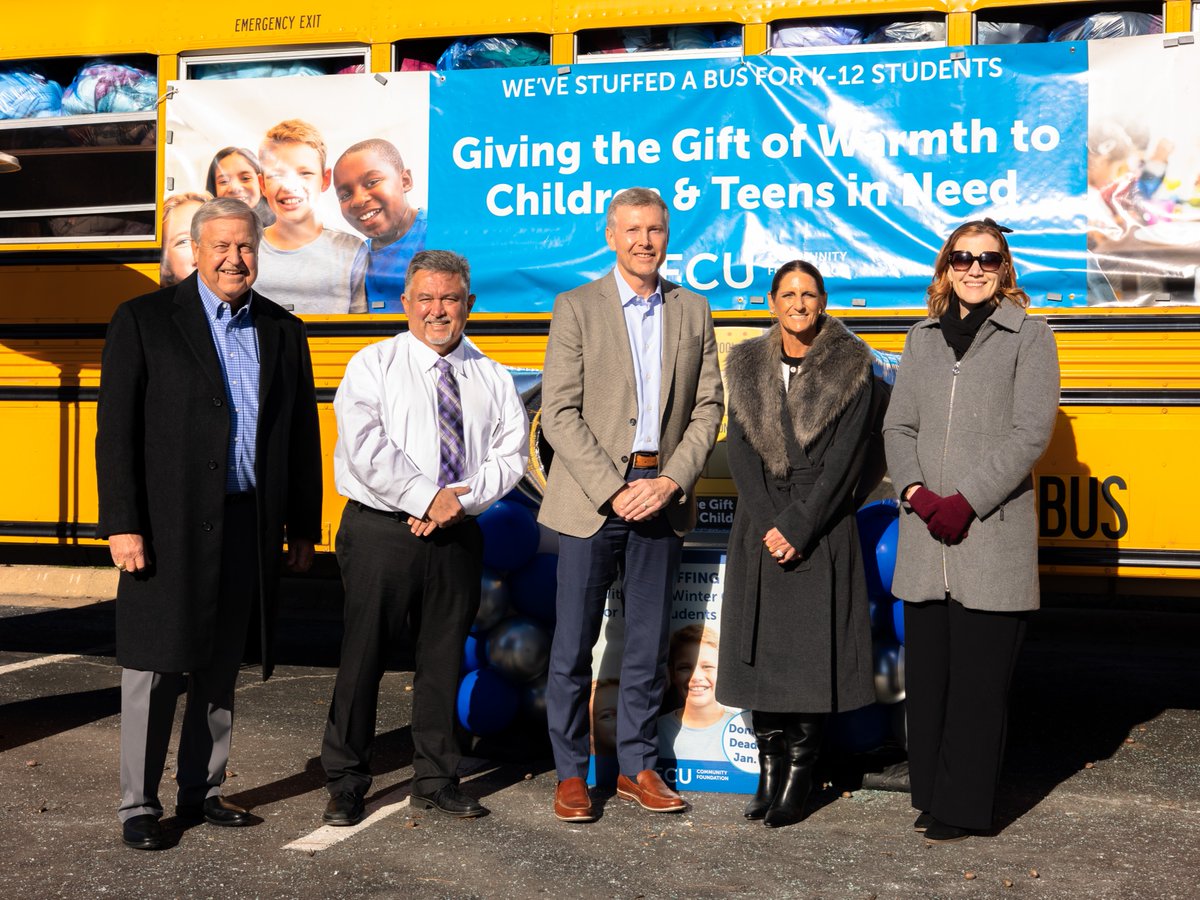 EECUdfw's tweet photo. Yesterday, alongside the @EECUFoundation, we proudly donated more than 2,000 new winter clothing items to @fortworthisd students in need! Thank you to everyone who donated coats, blankets, socks, scarves, hats, and more. Your generosity will make a difference! https://t.co/BMGwuDNs1s