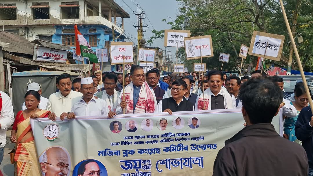 DsaikiaOfficial's tweet photo. Under the call of #APCC,Nazira BC organized a grand procession 'Jai Bapu,Jai Bhim,Jai Samvidhan' in Nazira.The event,graced by @BhupenKBorah,Paban Singh Ghatowar,&amp; many Congress leaders,reaffirmed our commitment to safeguarding India’s Constitution-unlike BJP's divisive politics. https://t.co/IQ21tpwyV3