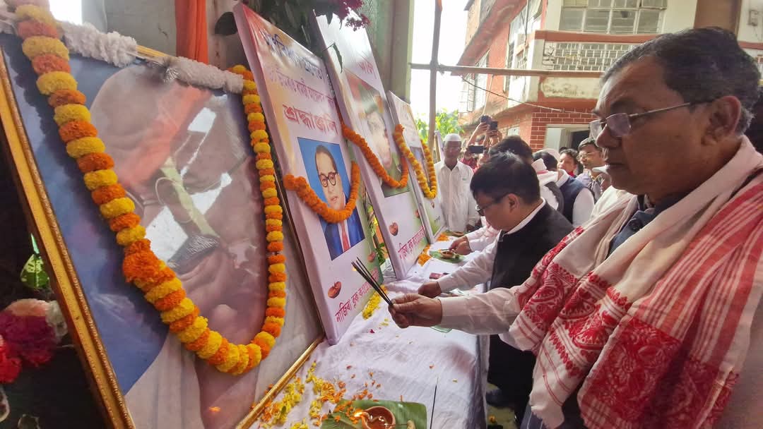 DsaikiaOfficial's tweet photo. Under the call of #APCC,Nazira BC organized a grand procession 'Jai Bapu,Jai Bhim,Jai Samvidhan' in Nazira.The event,graced by @BhupenKBorah,Paban Singh Ghatowar,&amp; many Congress leaders,reaffirmed our commitment to safeguarding India’s Constitution-unlike BJP's divisive politics. https://t.co/IQ21tpwyV3