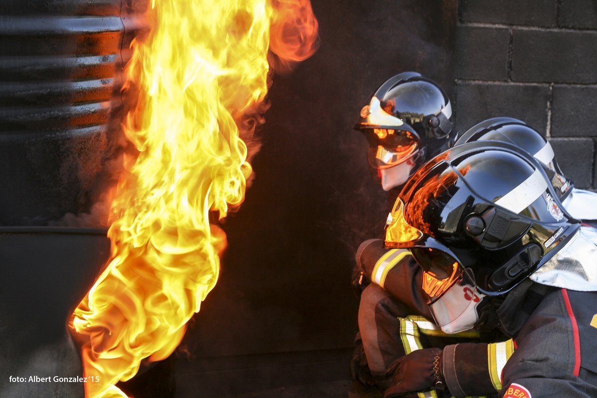 👀 Ets testimoni d'una emergència i penses que ja han avisat? 

➡️ Truca'ns 📞112.
✅ És millor que rebem diversos avisos iguals que cap. 

🚒 El cos de #BombersBCN comença amb tu!

barcelona.cat/bombers