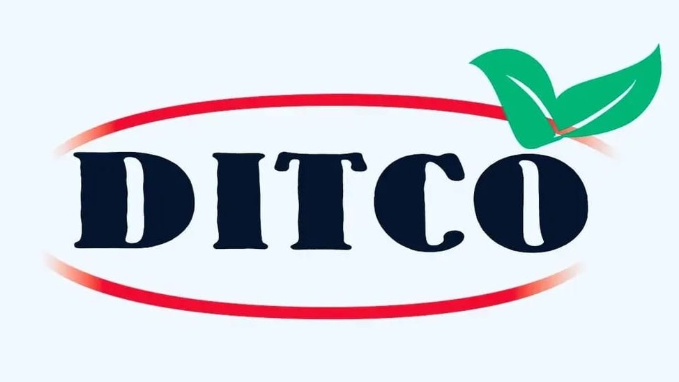 Ikiriho's tweet photo. 🇧🇮#Burundi #Essence⛽
🔴380.000 litre au profit de la @sopebu : une bouffée d'oxygène!
La société pétrolière du Burundi reçoit une dérogation spéciale émanant du @MinCommerce de s’approvisionner de 380.000 litres d’essence auprès de #Ditco Free zone Company, ayant statut de l'entreprise franche.
"Les droits de douanes et autres taxes y relatives doivent être réglés avant la sortie de ces produits de la zone franche DITCO au marché local", insiste le ministre @NIJIMBEREMarie1 dans sa correspondance du 21 janvier 2025.
Signalons que très récemment, #DITCO a eu maille à partir avec le parquet général de la République pour vente illicite du carburant. Deux de ses employés ont été écroués à #Mpimba.