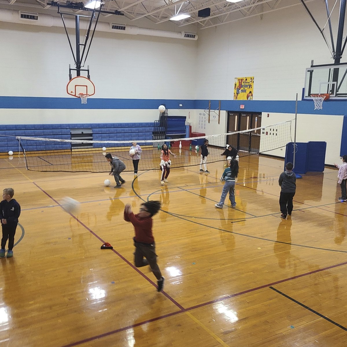 IHES_Chiefs's tweet photo. 🏐This week in P.E, students are finishing their volleyball unit. They combined all the skills learned in previous weeks, such as serve, bump, and set in a 🦸🦹4-way Superhero Showdown🦹‍♀️🦸‍♀️! Ask your child which Superhero team they were on! #IndianHill116 #WeAreRL https://t.co/fxcFCMjAMt
