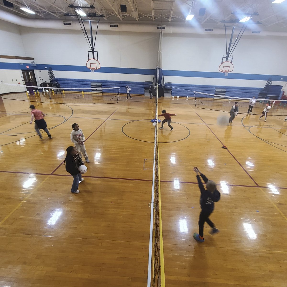 IHES_Chiefs's tweet photo. 🏐This week in P.E, students are finishing their volleyball unit. They combined all the skills learned in previous weeks, such as serve, bump, and set in a 🦸🦹4-way Superhero Showdown🦹‍♀️🦸‍♀️! Ask your child which Superhero team they were on! #IndianHill116 #WeAreRL https://t.co/fxcFCMjAMt