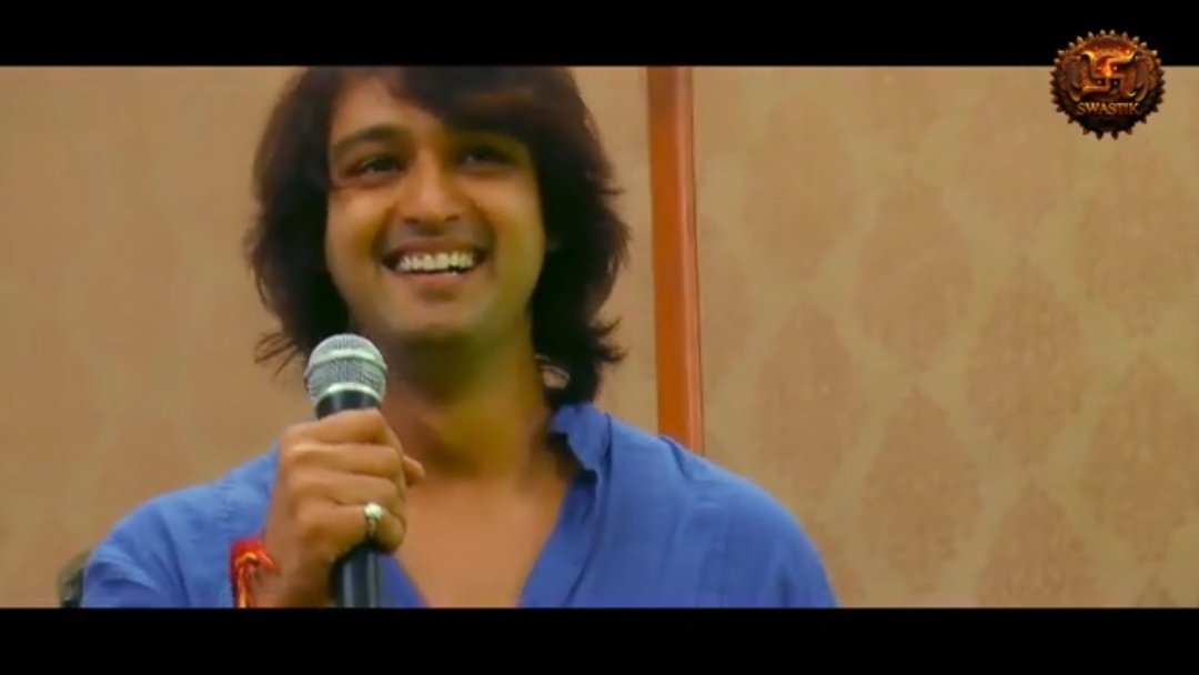 janakisays's tweet photo. Such adorable moments from the Mahabharat wrap up ๐๐ซถ May this smile remain always on your face @saurabhraajjain it was truly an emotional moment to see all these again after 10 years.
@RealSwastik
#SourabhRaajJain #10YearsofMahabharat https://t.co/7Eh83YCWqF