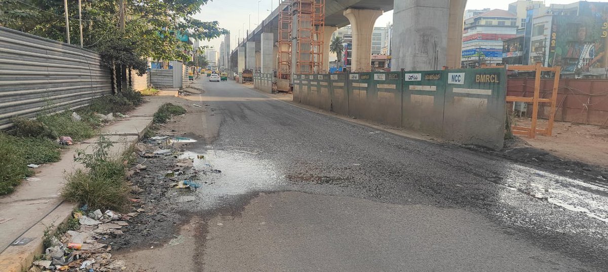 Ashwin6Official's tweet photo. @BBMPofficial @BBMPCOMM
Pls look into this
Gutter drain leakage at Byatarayanapura-Kodigehalli gate service rd
Its leaking continously since 5yrs &amp; smell is unbearable
Its horrible when a vehicle passes on it &amp; splashes every1 nearby
@krishnabgowda @NHAI_Official @Vijayavani_Digi https://t.co/p73wAusXtM