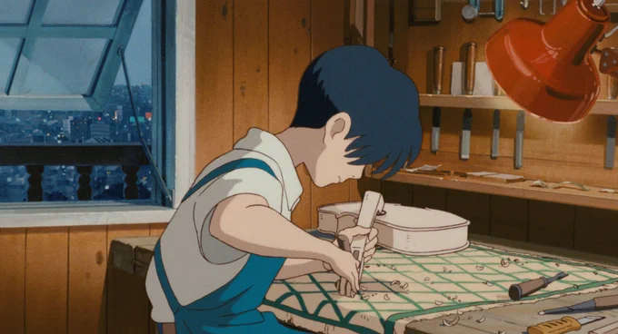 『耳をすませば』の聖司は、原作では絵描きを志す少年ですが、映画ではヴァイオリン職人を志す少年に変更されました。
この構想は、宮﨑駿さんの中に早い段階からあったらしく、『耳をすませば』の企画が上がる以前に、イタリアのクレモナという町でヴァイオリン工場の見学をしています。 