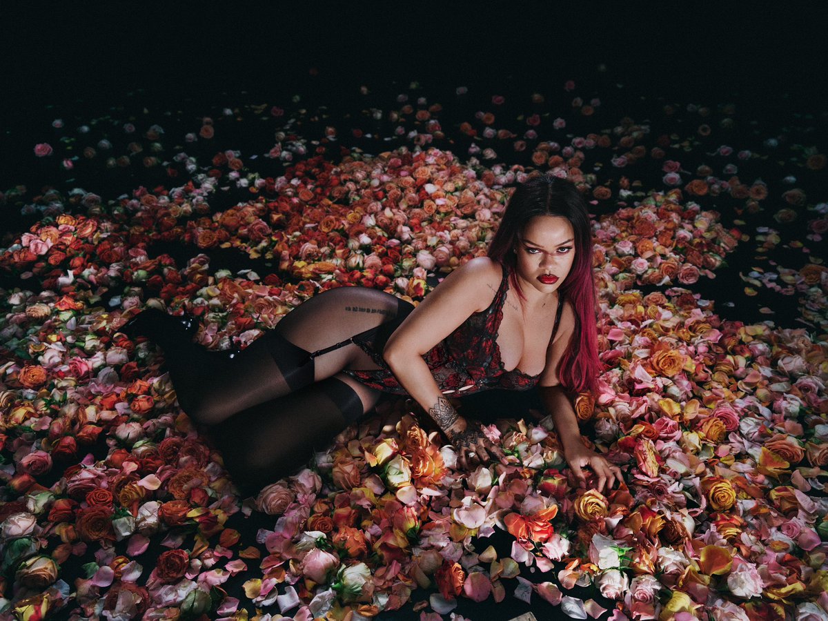 rihanna's tweet image. 🌹💋
@SavageXFenty Les Roses collection is now available at savagex.com & in-stores.