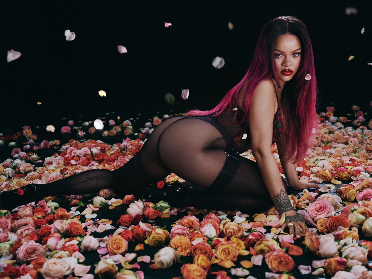 rihanna's tweet image. 🌹💋
@SavageXFenty Les Roses collection is now available at savagex.com & in-stores.