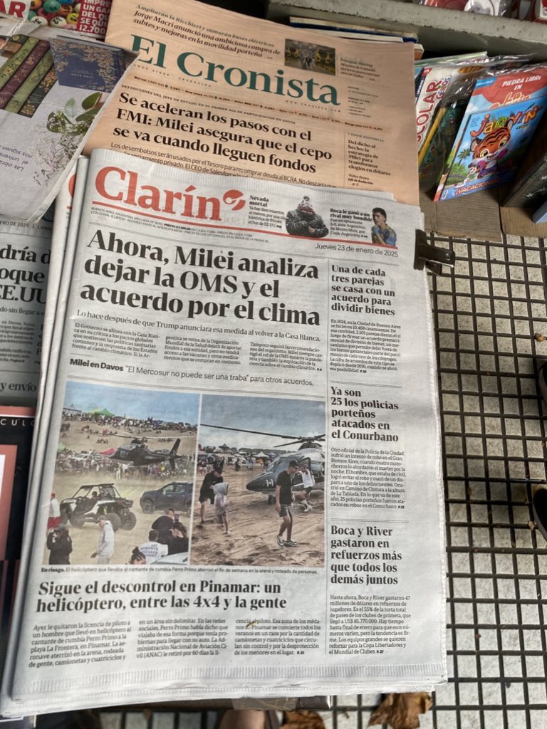 Walking on my last day in Buenos Aires and surprised (but not surprised) to see the Clarin headline of Argentina potentially exiting the Paris Agreement. This would have significant economic, environmental, and geopolitical downsides for the country. A quick thread here👇🏼