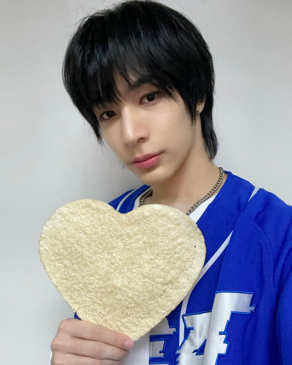 FINAL D-DAY ‼️

Don't forget to vote after 22:30 KST guys! the app may crash sometimes on the final broadcast so try to have your accounts setted for the live vote🙏🏻 

We can do this Pochichidans!! fighting 💚

#구한서 #유니버스리그 
#Koo_hanseo #Universeleague