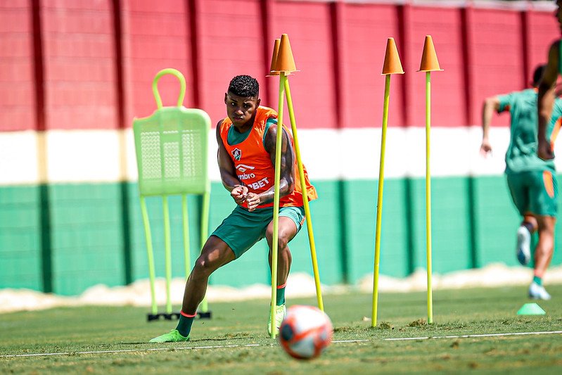 FluCentraI's tweet photo. Provável escalação do Fluminense para enfrentar a Portuguesa:

 Fábio, Samuel Xavier, Manoel (Freytes), Thiago Santos e Fuentes; Bernal, Hércules (Martinelli) e Lima (Isaque); Riquelme, Keno e Kauã Elias (Lelê) https://t.co/zIFPPQSJtt