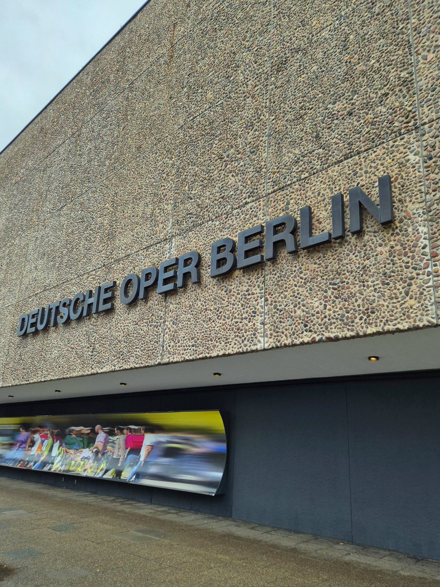 Opernjunkie's tweet photo. "O Glück über mir
und Erwartung
und Freude im Herzen!"
Habe schon heute die Ehre, #TobiasKratzer|s #FrauOhneSchatten zu sehen 😎 #Generalprobe #DeutscheOperBerlin #RichardStrauss https://t.co/qFw0QydDEf