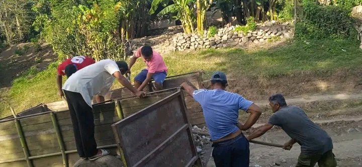 Jornada de cambio de labor en el municipio #Guisa, recogida de desechos sólidos, limpieza y barrido de calles, chapea de la entrada del municipio, trabajo en los huertos y parcelas. Somos #Guisa Somos #GenteQueSuma. <a href="/DiazCanelB/">Miguel Díaz-Canel Bermúdez</a> <a href="/YudelkisOrtizB/">Yudelkis Ortiz Barceló</a> <a href="/YanetsyTerry/">Yanetsy Terry Gutiérrez</a> <a href="/YanielSalina/">Yaniel Salina López</a>