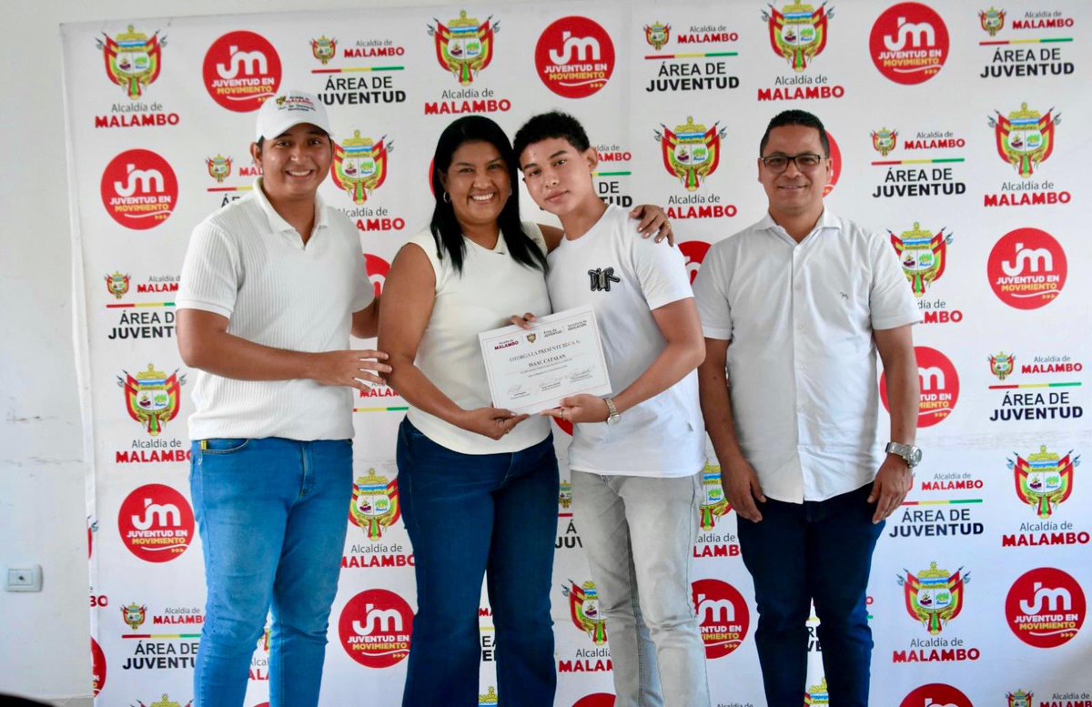 MalamboAlcaldia's tweet photo. Alcaldesa de #Malambo @YenisOrozco_ entregó 18 becas completas a estudiantes con mejores puntajes en las #PruebasICFES 2024.
La mandataria ratificó la gratuidad en programas de #pregrado, en la @UAutonoma.
+ Información aquí: https://t.co/pIIowXhhsb https://t.co/ph6A5Zr7hH